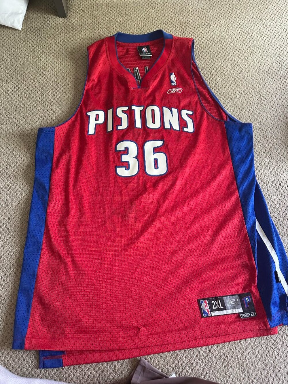 Detroit Pistons Wallace #36 Red NBA Jersey Men’s 2XL Reebok